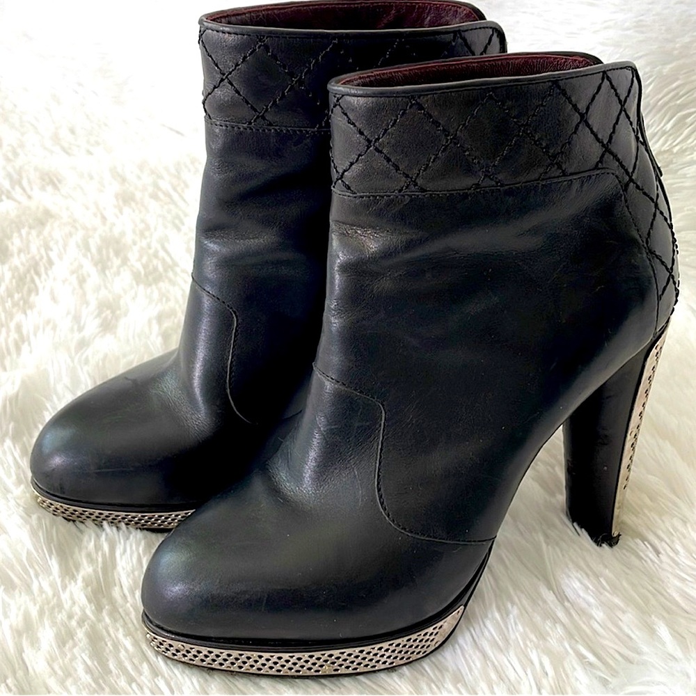 CHANEL ankle boots 38 with Palladium Silver Grille. Rare! 38 or 7.5